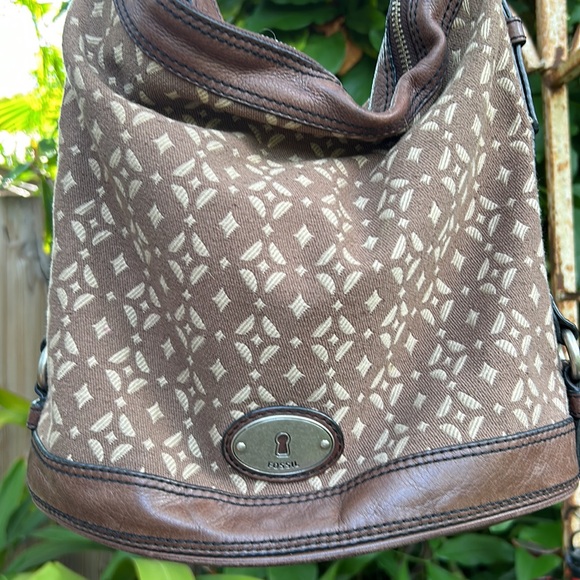 Fossil brown leather trimmed canvas signature buckle strap distressed bucket bag - Picture 5 of 12